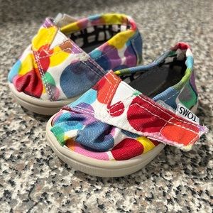 Tom’s size 2 shoes